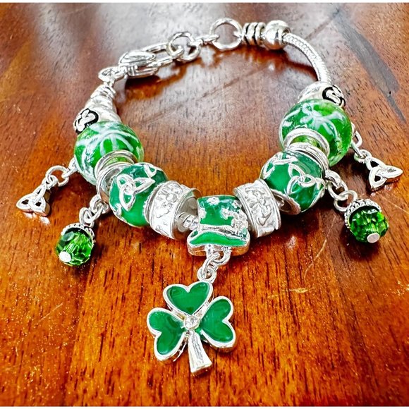 St Patrick's Day Shamrock Charm Bracelet Beaded Top Hat Celtic Knot Crys… - Picture 2 of 12